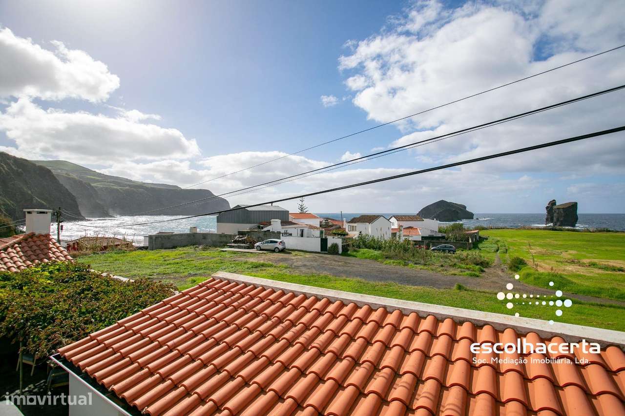 Villa de luxo com piscina coberta e vista para o mar-23