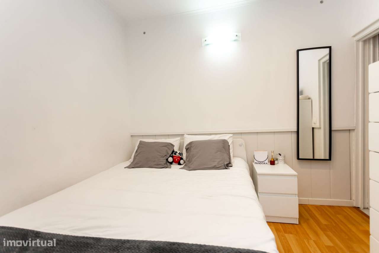 Moradia independente na Rua da Escola Nova-14