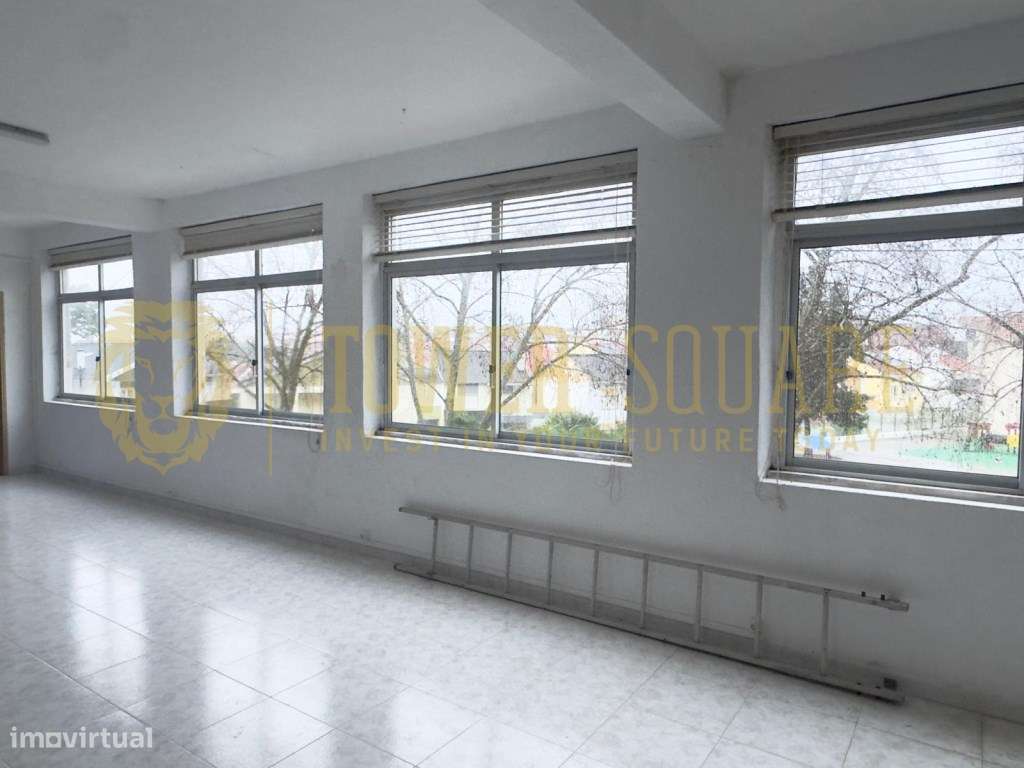 Armazém Remodelado | 246 m² | Excelente Oportunidade de Investimento - Grande imagem: 3/9