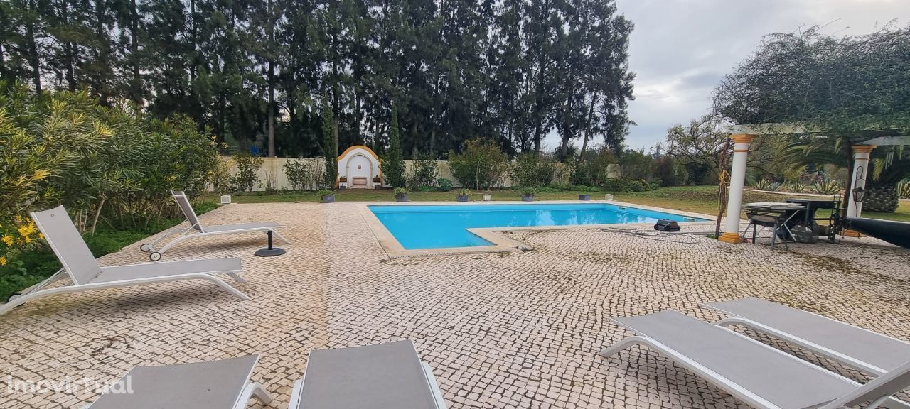 Quinta Pinhal Novo com piscina