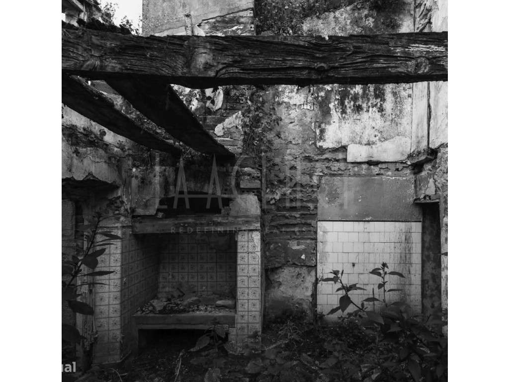 Prédio para Remodelação Total em Zona Central do Montijo-7