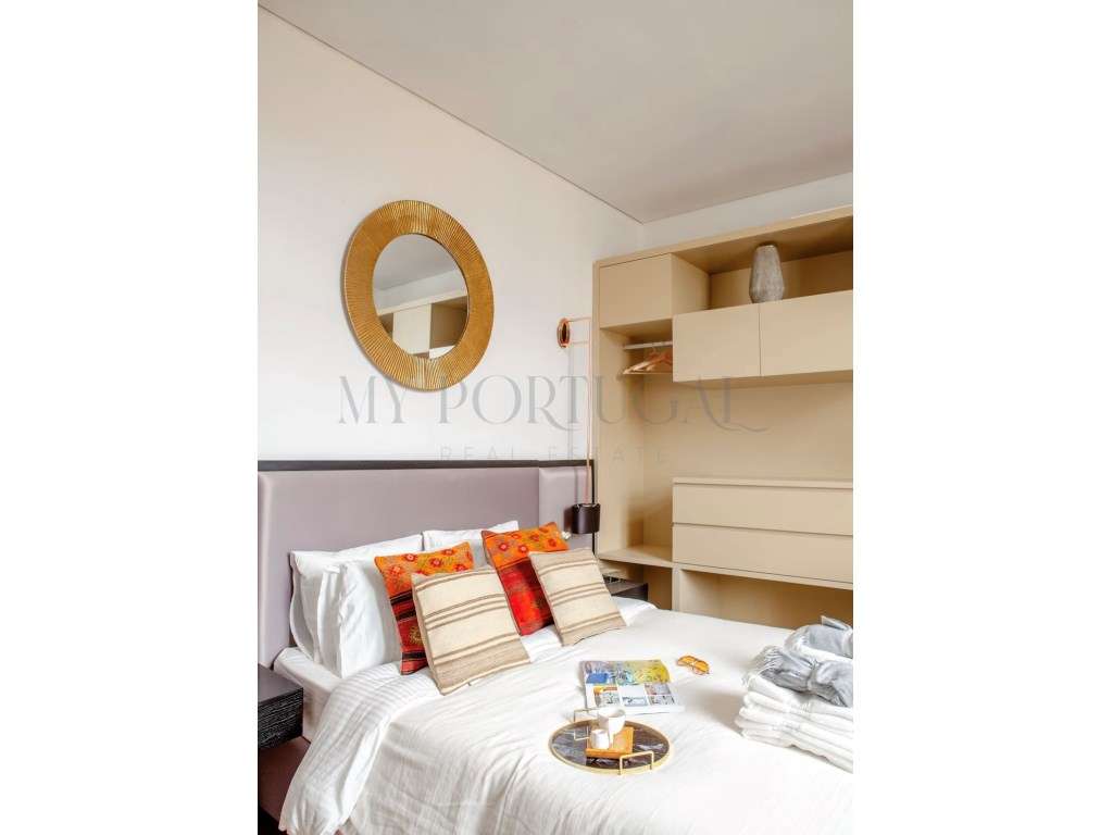 Refúgio de Design e Luz na Praça Dom Luís I - Onde o Rio encontra a...-16