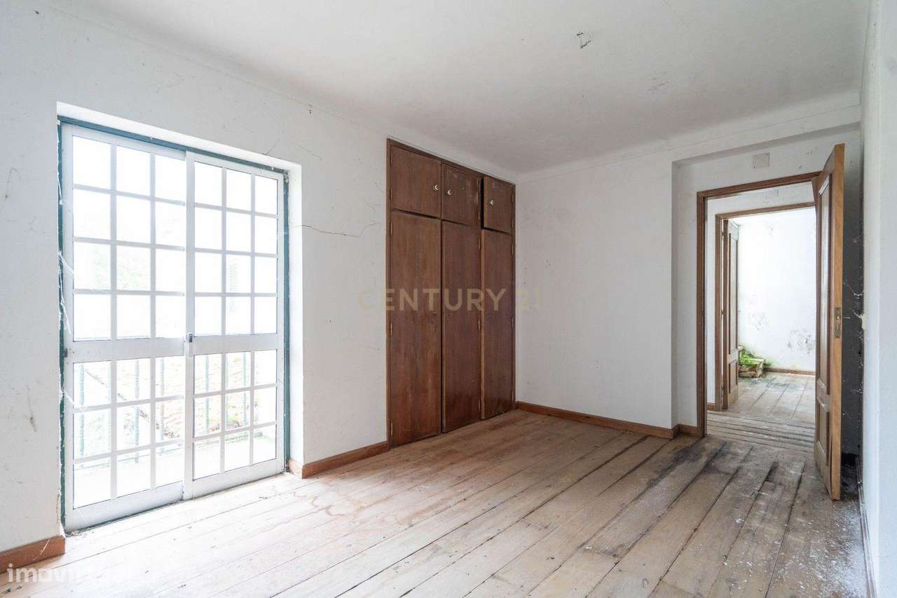 Moradia de dois pisos de tipologia T4 com terreno-29