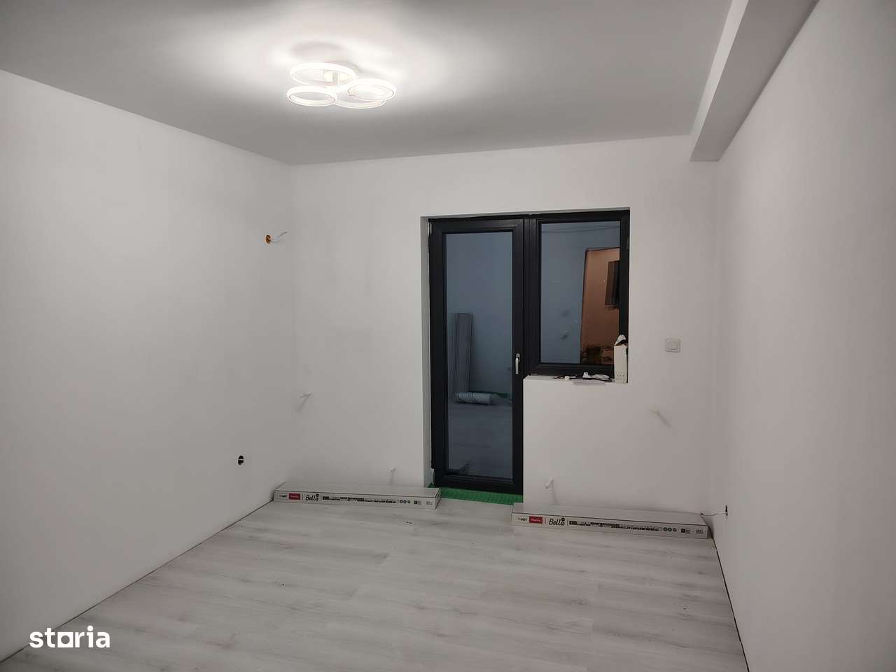 < Casa individuala parter >3 camere 2 bai teren 250mp-3