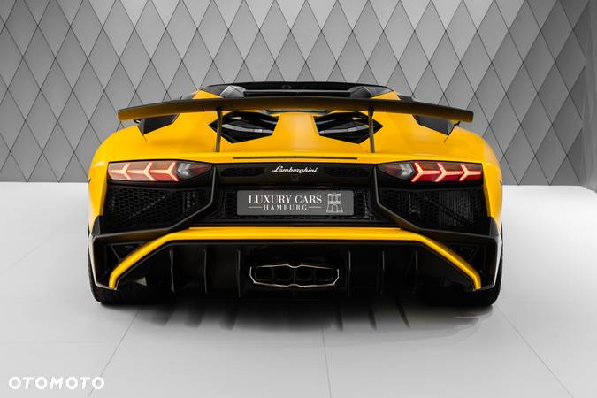 Lamborghini Aventador Roadster LP750-4 SuperVeloce - 8