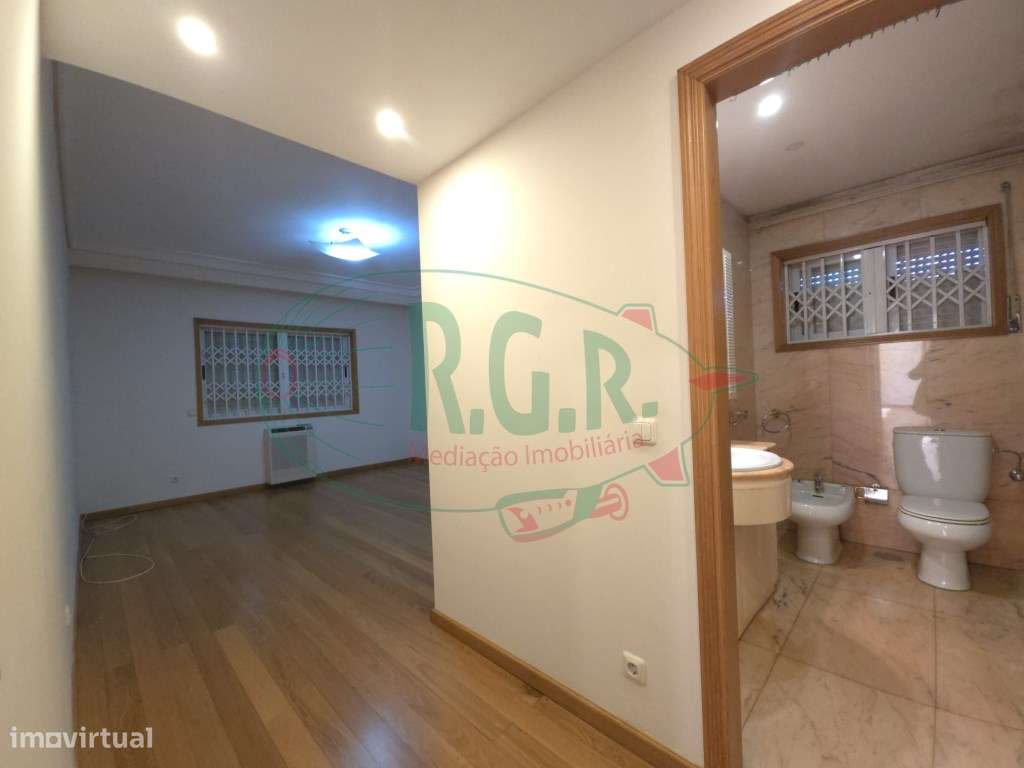 Moradia Isolada T3 | Piscina | Vistas Rio | 5 Min Porto-21