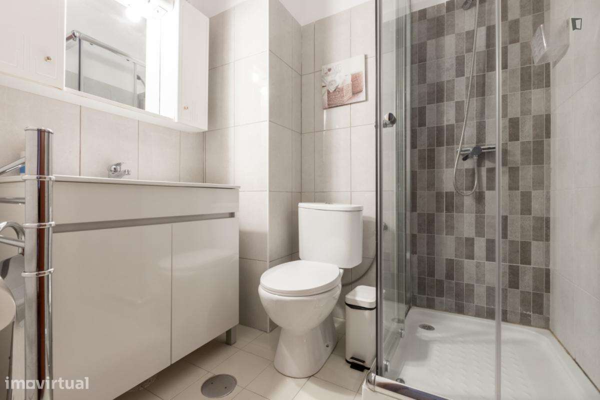 Quarto - localizado em Arregaça Coimbra - Grande imagem: 5/20