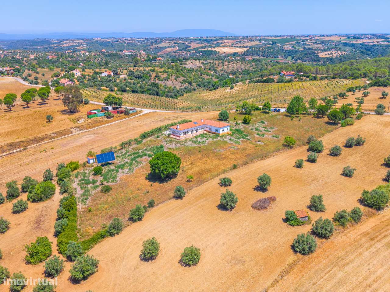 Moradia T4 inserida em propriedade com 9.680 m²-39