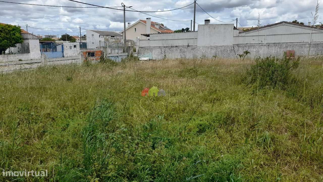Lote de terreno urbano com 1250 m2 em Palmela-0