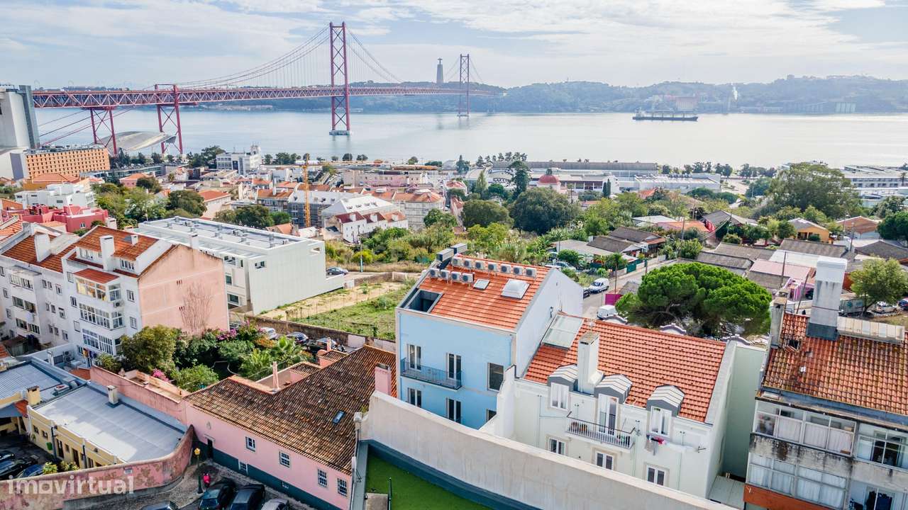 T0 com varanda e vista rio em prédio com charme, no Alto de Santo Amar - Grande imagem: 3/30