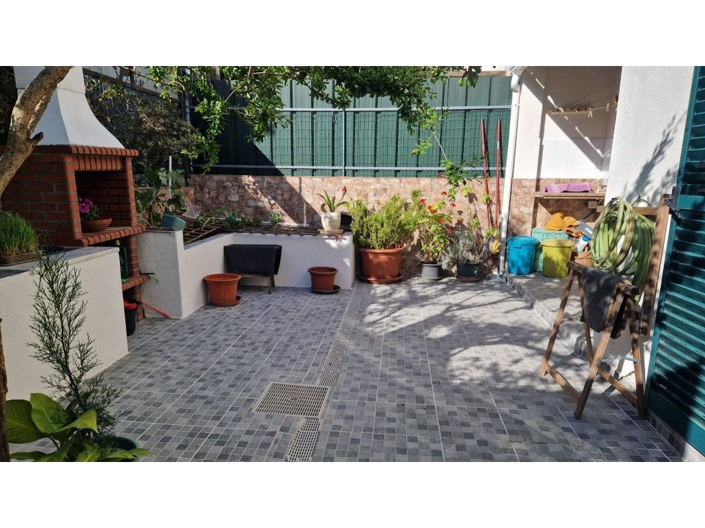 Moradia de 3 Pisos Com Garagem e Aproveitamento de Sótão - Grande imagem: 1/25