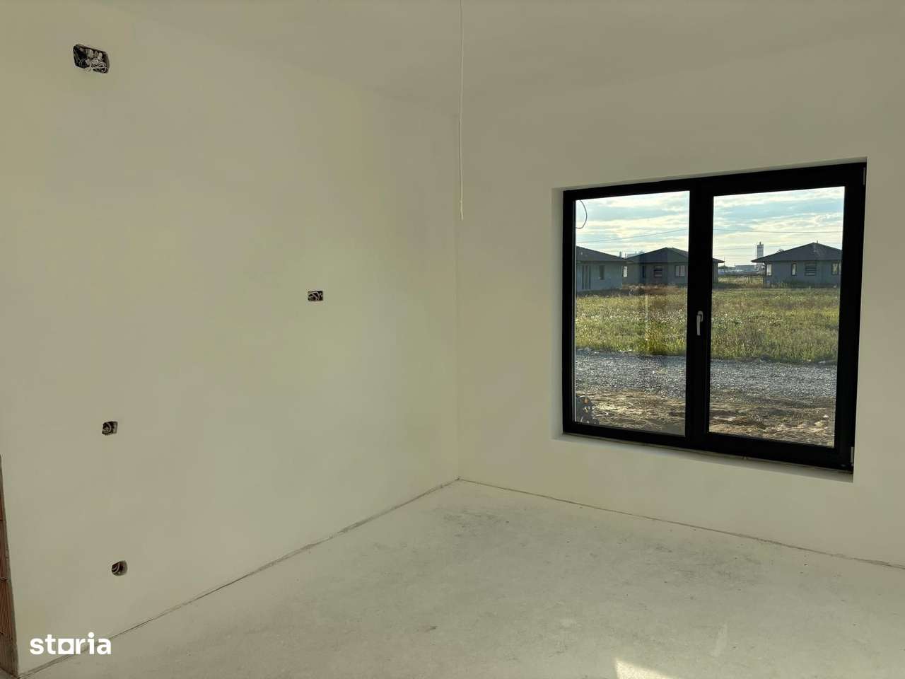 Casa Santandrei, 162 000 E (neg). Comision 0.-12