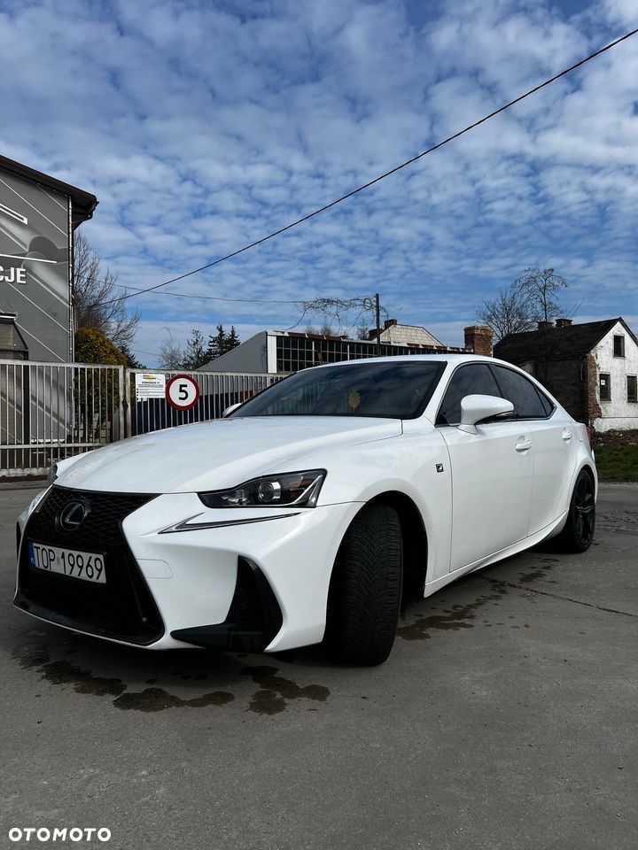 Lexus IS