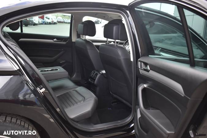 Volkswagen Passat 2.0 TDI DSG 4Motion R Executive - 38