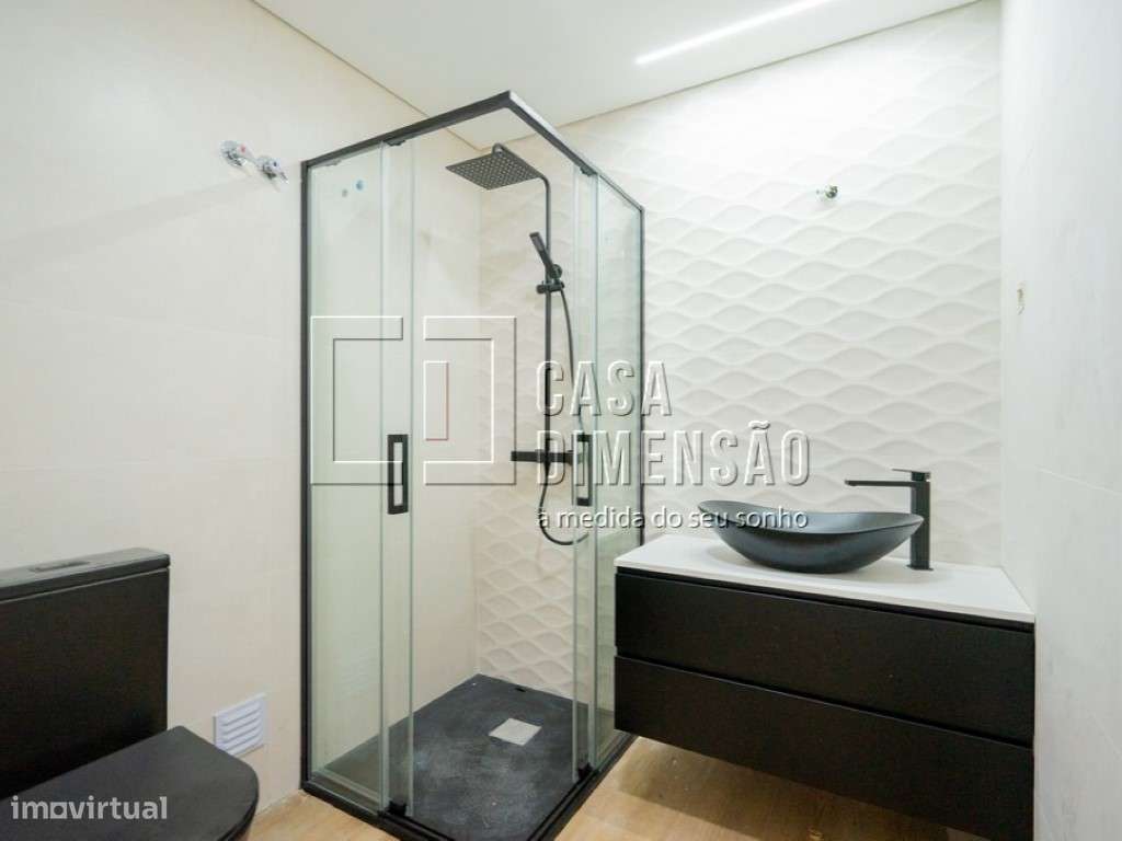 Moradia isolada de tipologia T4 localizada na zona da Charneca da C...-23