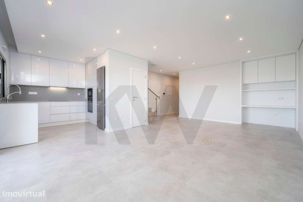 Apartamento T3 novo, localizado no último andar em Gambelas - Grande imagem: 4/24