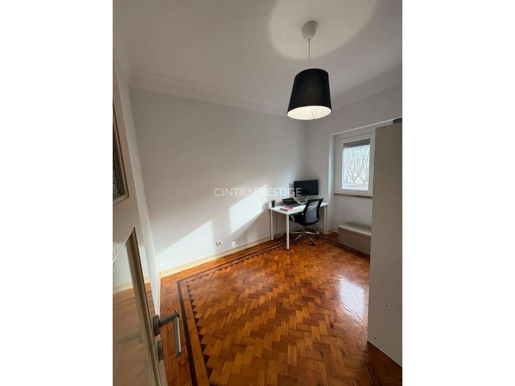 Apartamento T2 Remodelado com Varanda - Odivelas-Olival de Basto-15