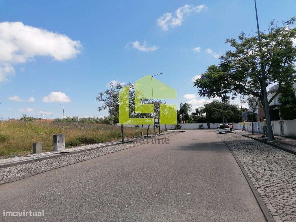 Terreno para moradia isolada  junto ao Intermarchê - Grande imagem: 5/19