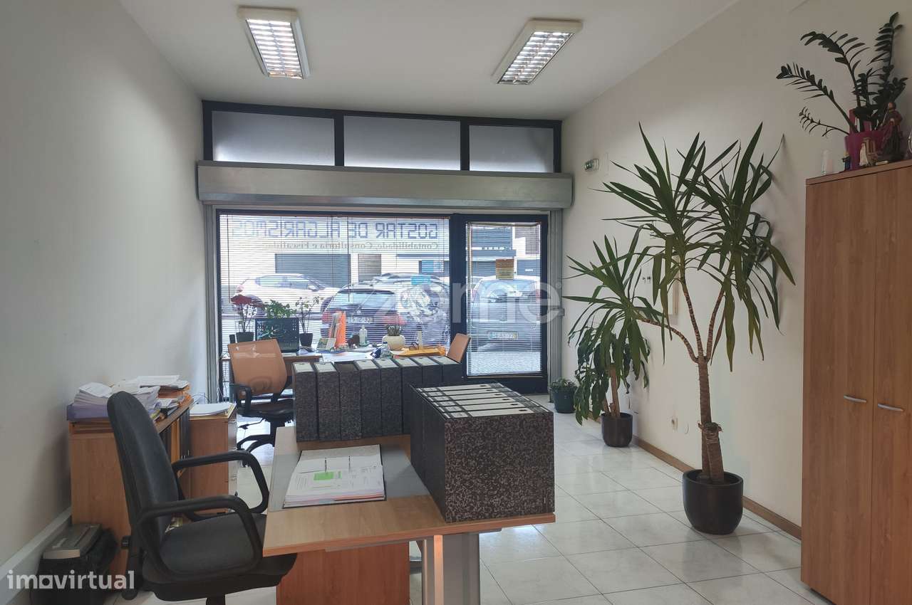 Loja para venda no centro da Maia - Grande imagem: 2/15