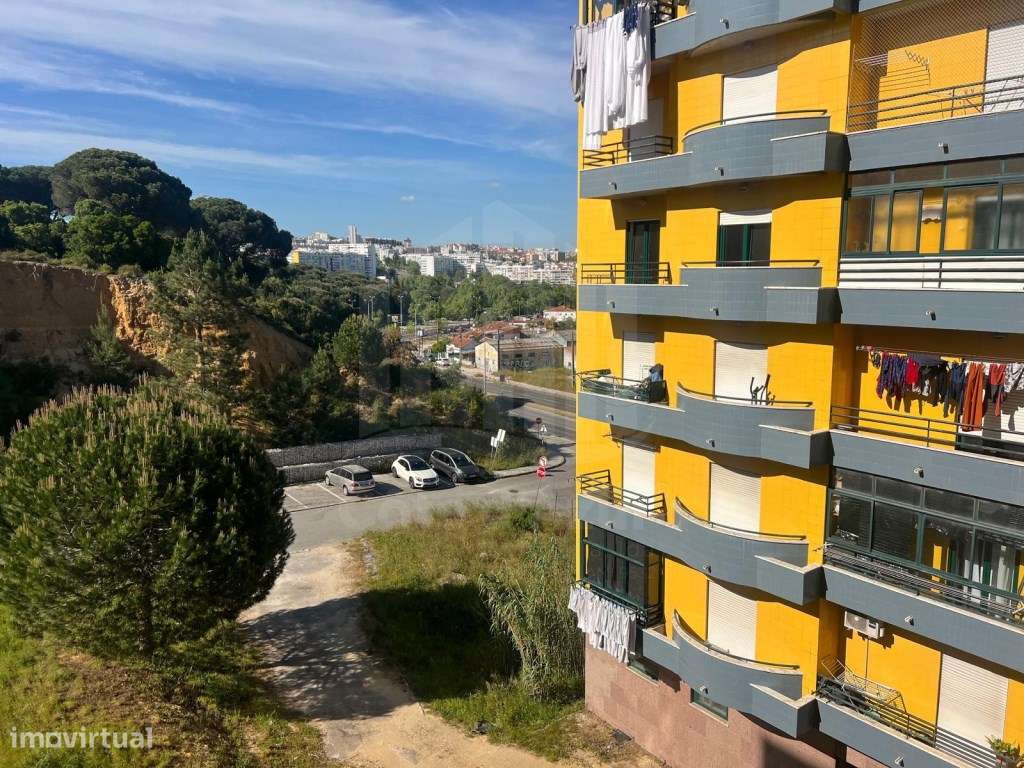 Apartamento T3 Parque da Paz no Feijó com Arrecadação e duas Varandas.-6