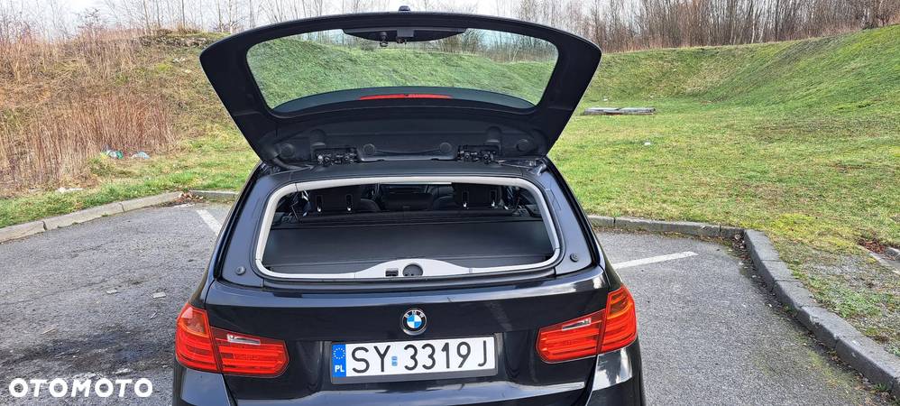 BMW Seria 3 320d Touring - 17