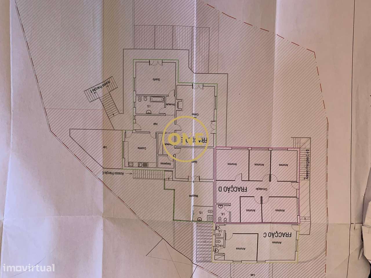 Prédio em propriedade total com 5 divisões independentes - Povoa da Ga-52