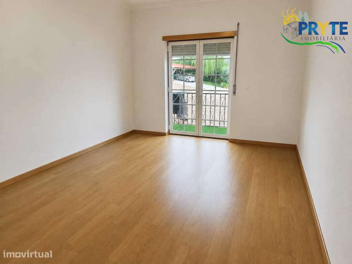 Apartamento T2 situado na Vila da Sertã-10
