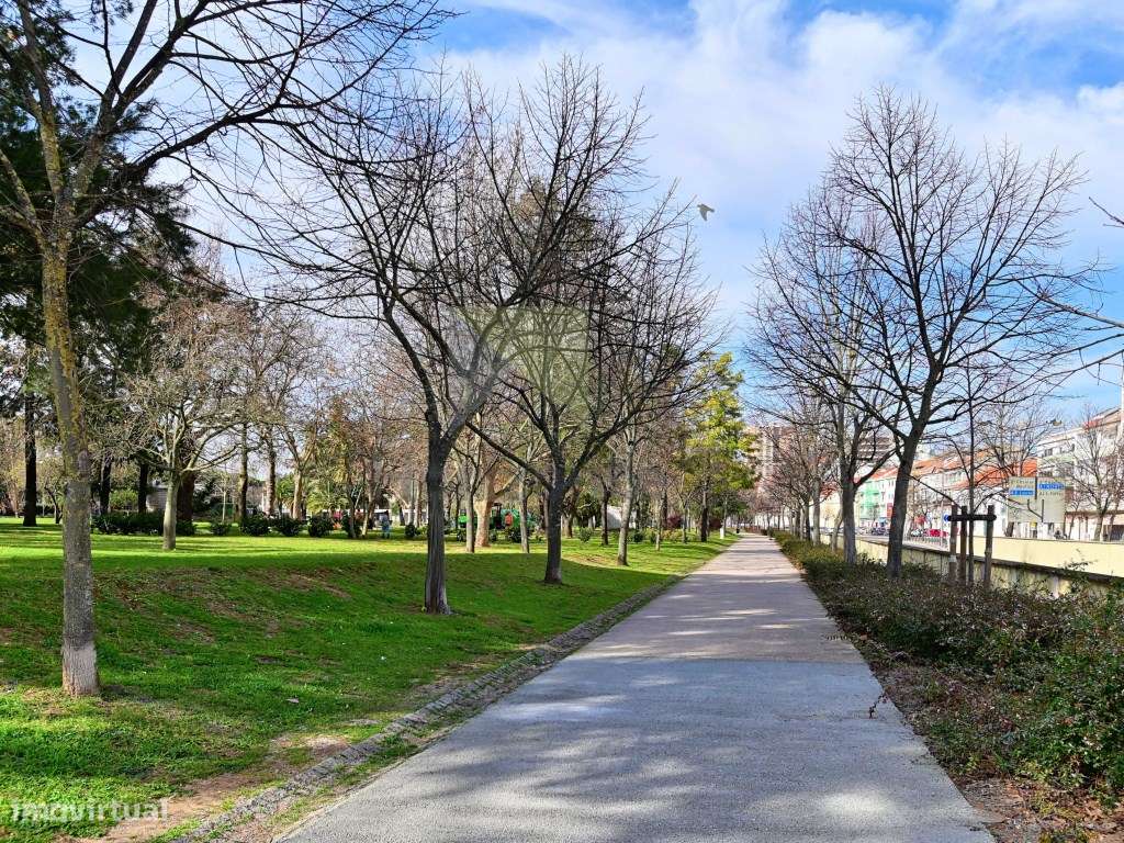 Apartamento T3 com Excelentes Áreas e Luminosidade - Campo Grande - Grande imagem: 5/30