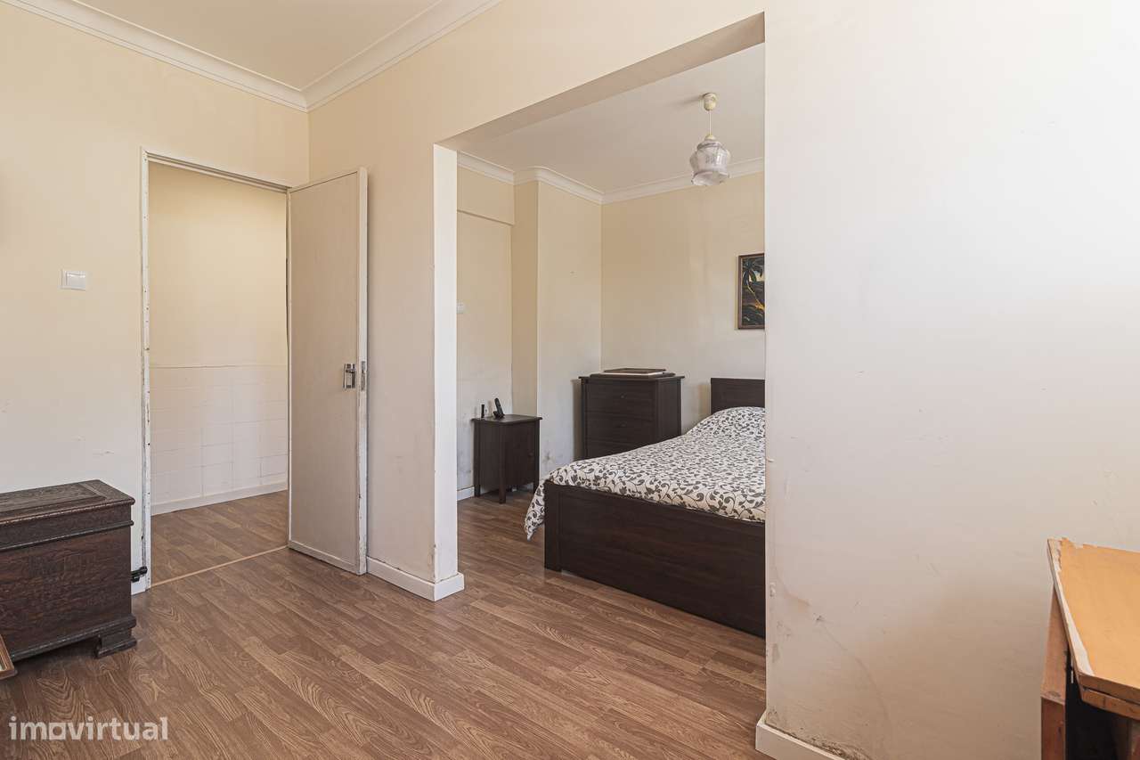 Apartamento T3 com Quintal na Amadora-15