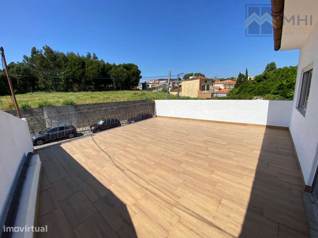 Andar Moradia T2 com Terraço em Valadares a 2 Minutos da Praia-3