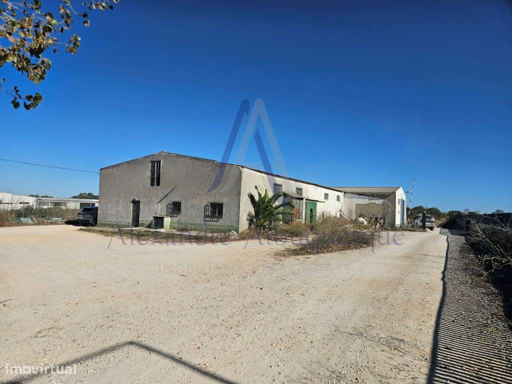 ARMAZÉM À VENDA - ZONA INDUSTRIAL | 5.500 m² DE TERRENO-9