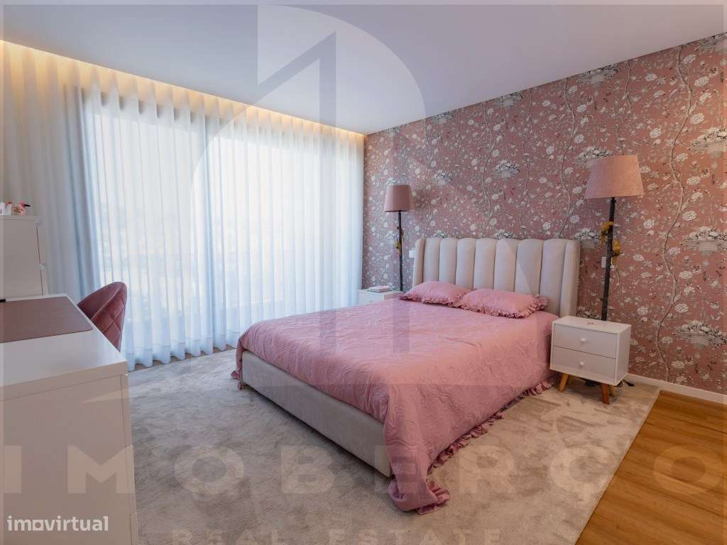 Moradia T3 de Luxo em Creixomil - Como Nova-16