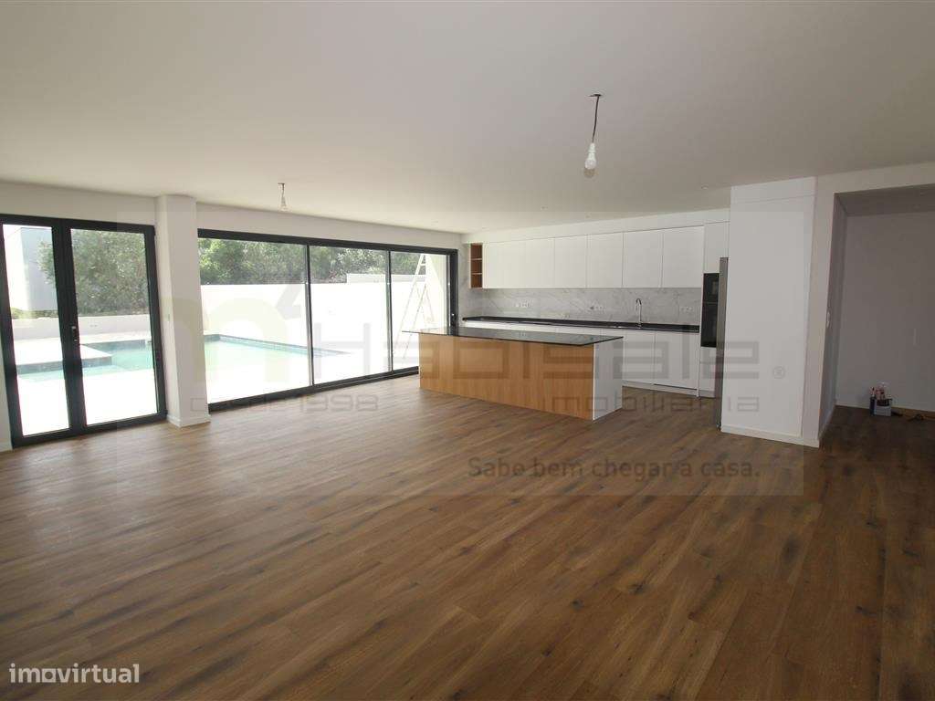Moradia V3 +1 com piscina em Barcarena-5