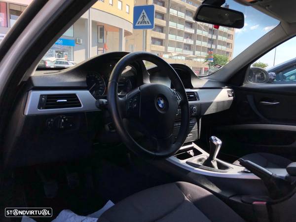 BMW 318 d Touring Dynamic - 9