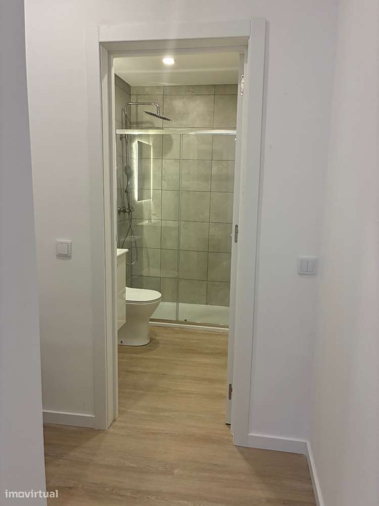 Apartamento T4 em Barreiro com Excelente Localização-14