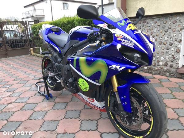 Yamaha R1 - 1