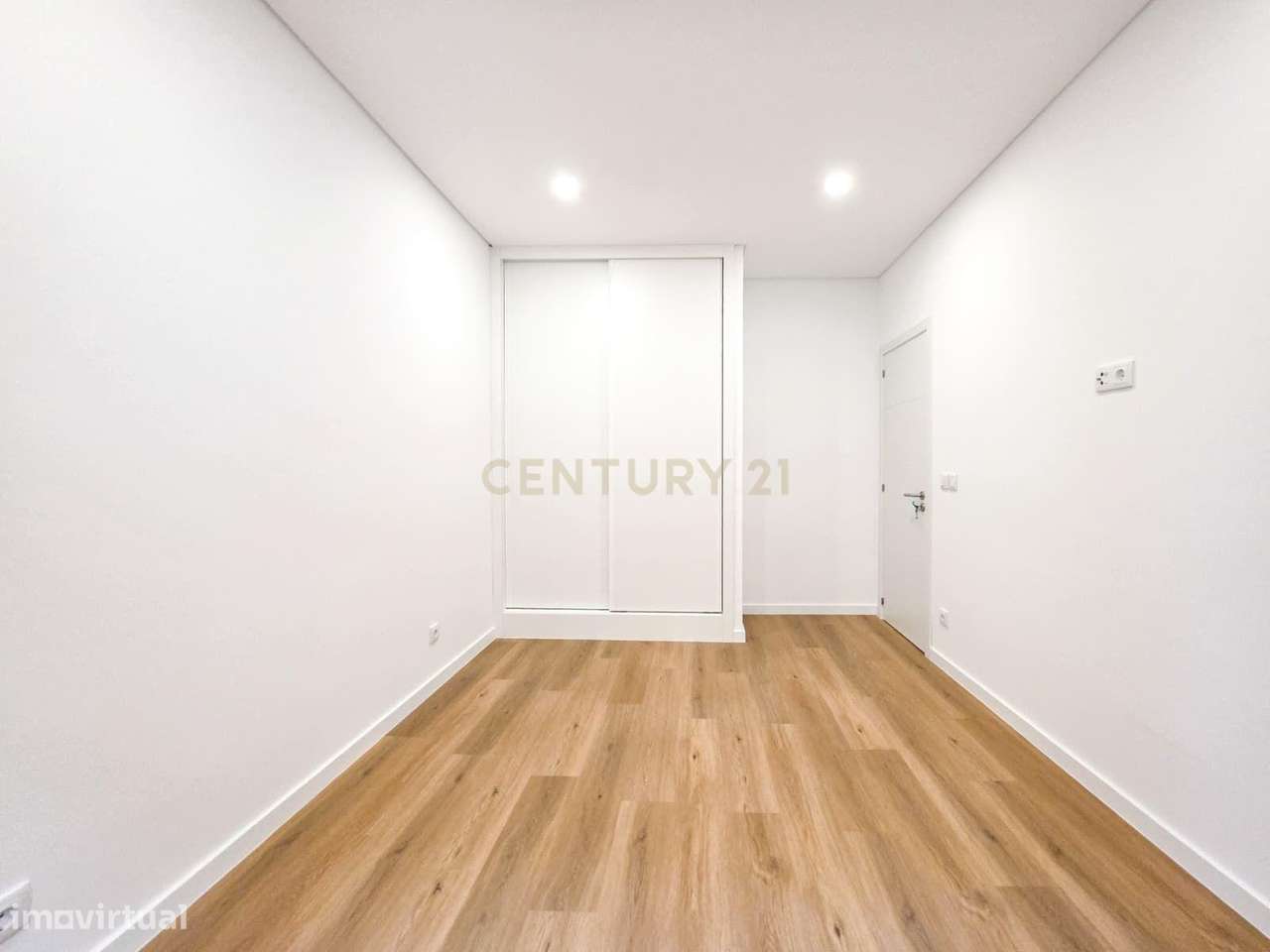 Apartamento Renovado em Setúbal com Vista para a Cidade-28