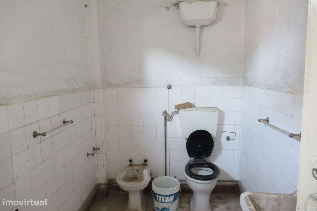 MORADIA V1, 2 GARAGENS E LOGRADOURO.-9