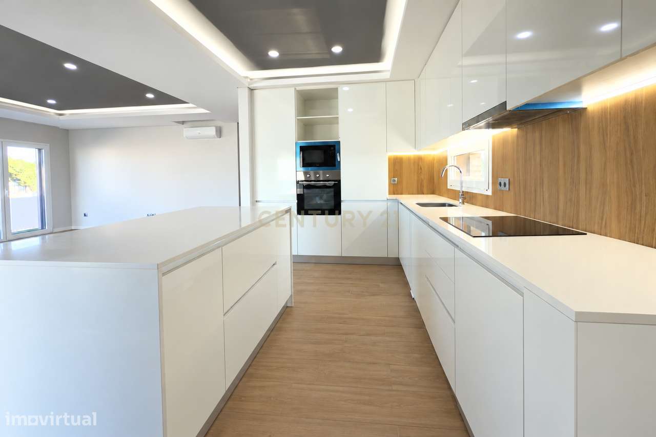 Moradia T4 Isolada com Piscina em Fernão Ferro | 640.000€-1