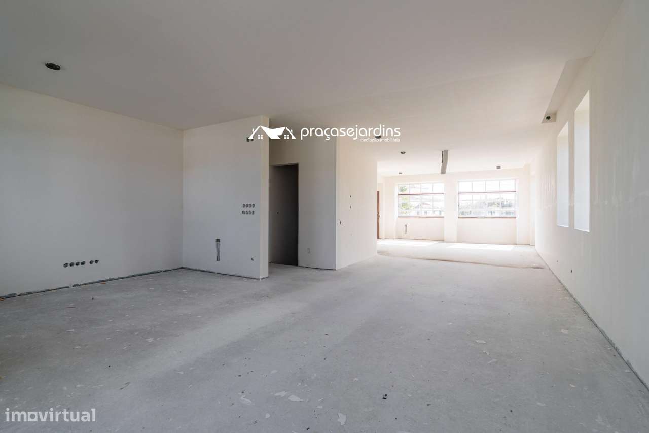 Moradia T3 com História, Conforto Moderno e Proximidade à Praia - Grande imagem: 4/46