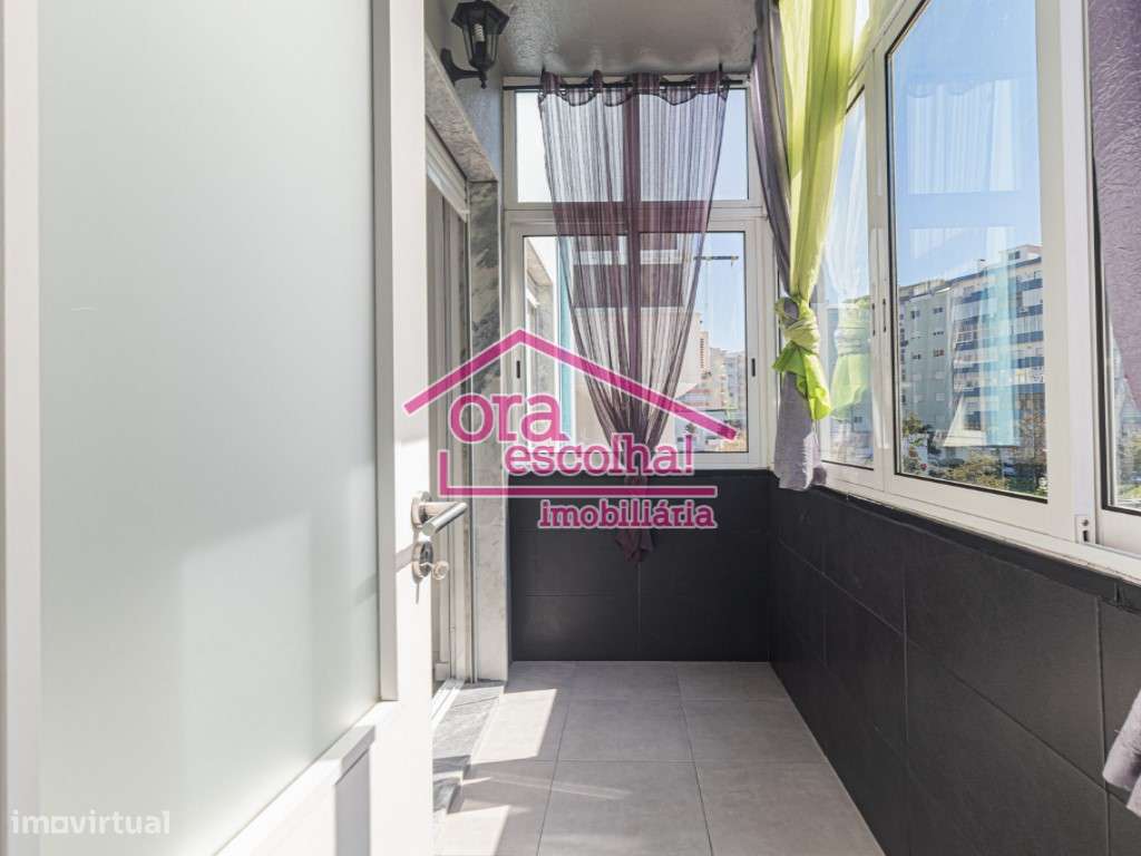 Apartamento T3 com 96 m2 Remodelado na Torre da Marinha - Seixal!-15