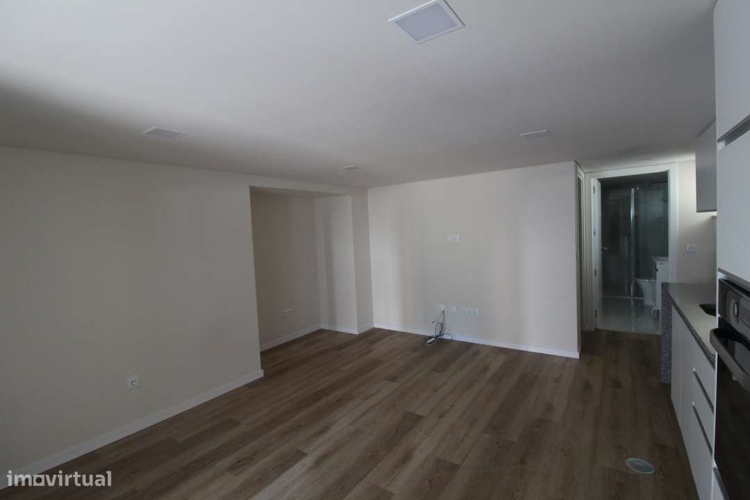 Moradia T1 geminada em Paços de Brandão - Grande imagem: 2/11