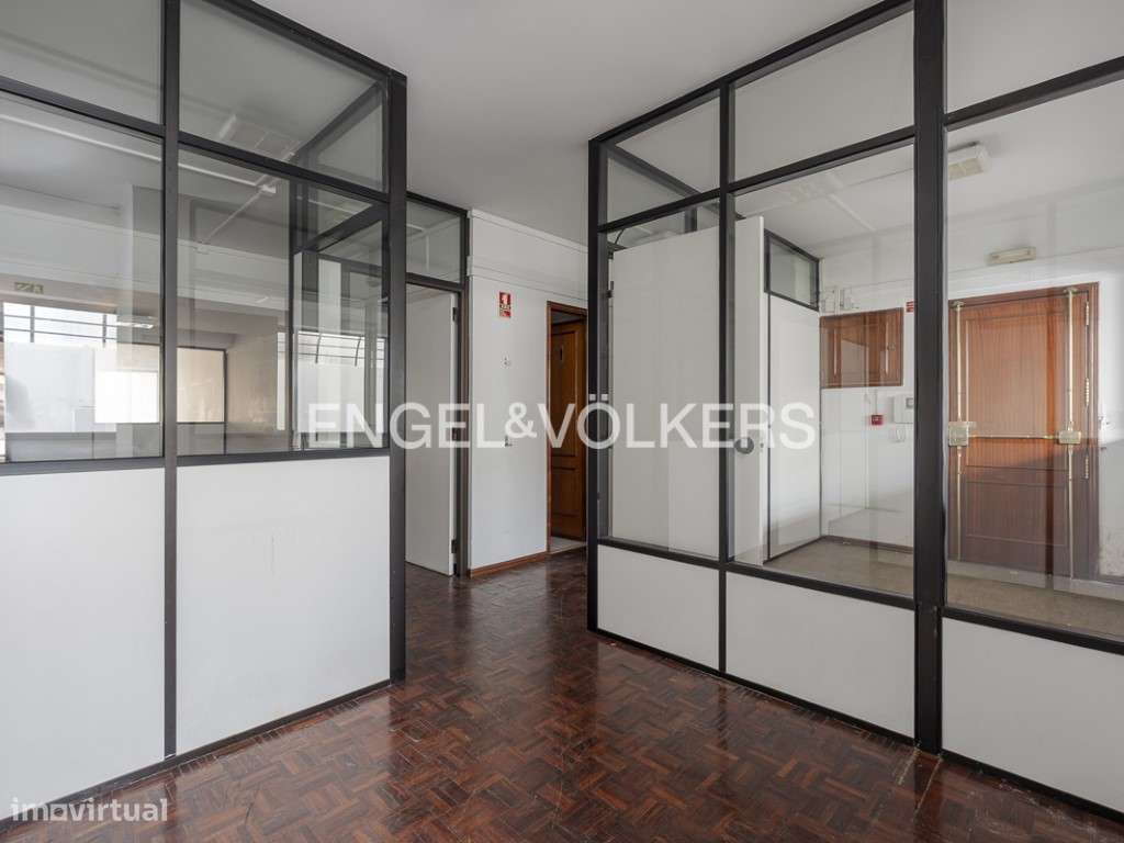 Espaço Comercial com Estacionamento no Lumiar - Grande imagem: 5/23