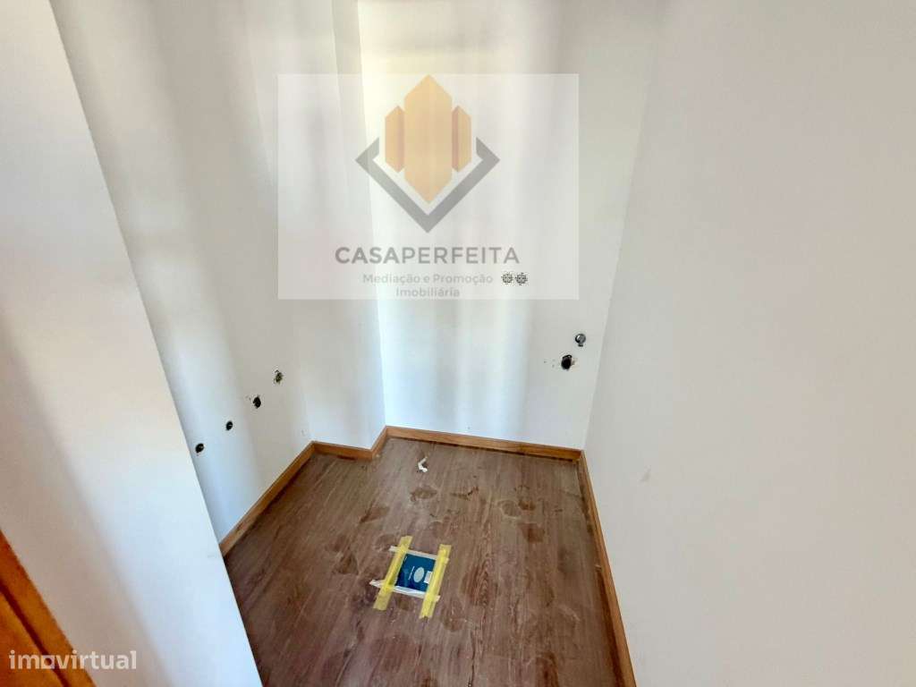 Apartamento T3 NOVO de 2 Frentes com 156m2, Varanda e 2 Lugares de ...-5