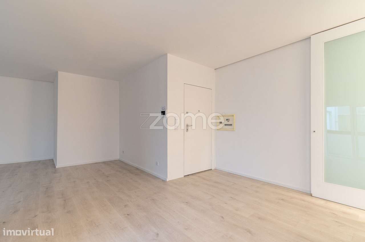 T2 Renovado Rua de Serralves - Grande imagem: 4/26