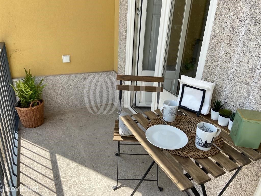 Apartamento T0+1, com varanda, Rua Dom João IV, Porto