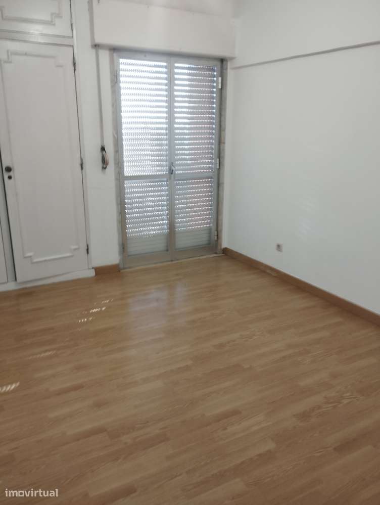 São João do Estoril T1 sem móveis - Grande imagem: 4/10