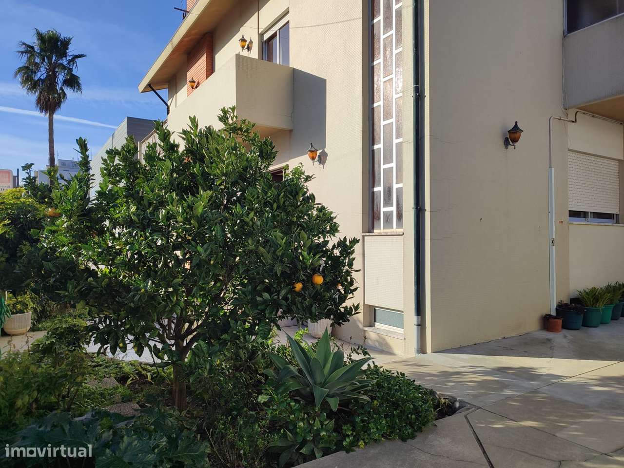 Casa com restaurante, localizada a poucos minutos a pé do mar, Espinho-0