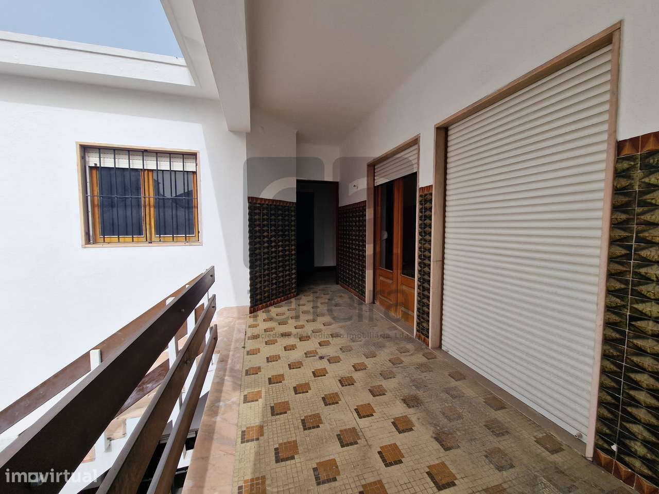 Moradia T4+2 em Almeirim com garagem e quintal-22