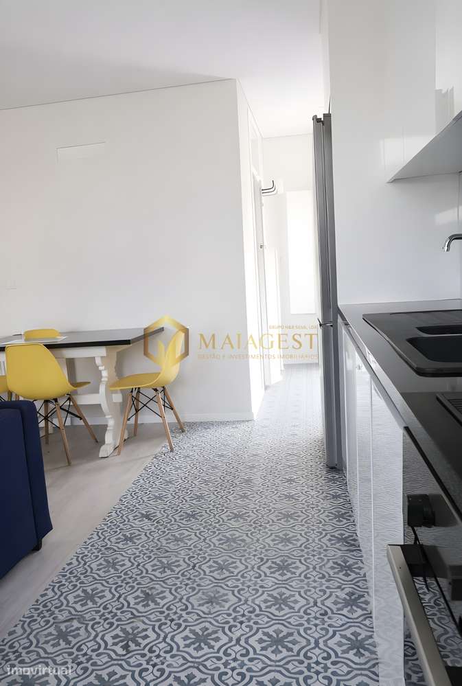 Andar de Moradia T2 Mobilado com Pátio junto ao Metro de Custió - Grande imagem: 4/11